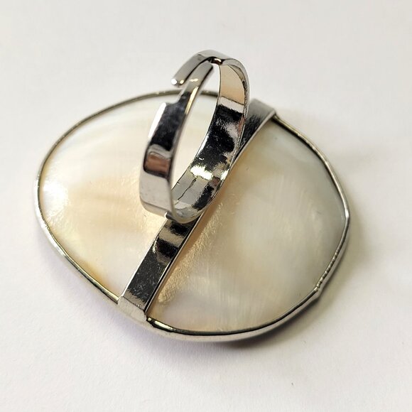 Huge Genuine Mother Of Pearl Ring - Picture 5 of 6
